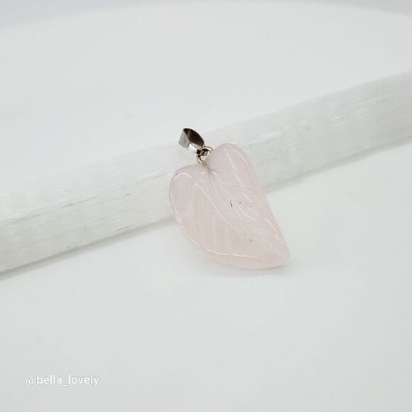Carved Rose Quartz Leaf Pendant Hippie Cottagecore Healing Crystal 1.24" - Picture 1 of 3